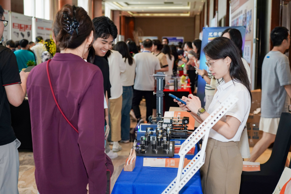 武汉光博会生物光电专场对接会成功举办，推动生物光电产学研合作迈向纵深(图4)